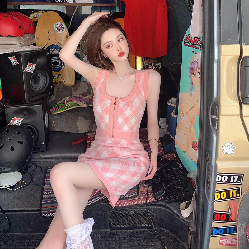 IELGY Korean version of the net red with the same sweet and tender plaid camisole + knitted skirt women