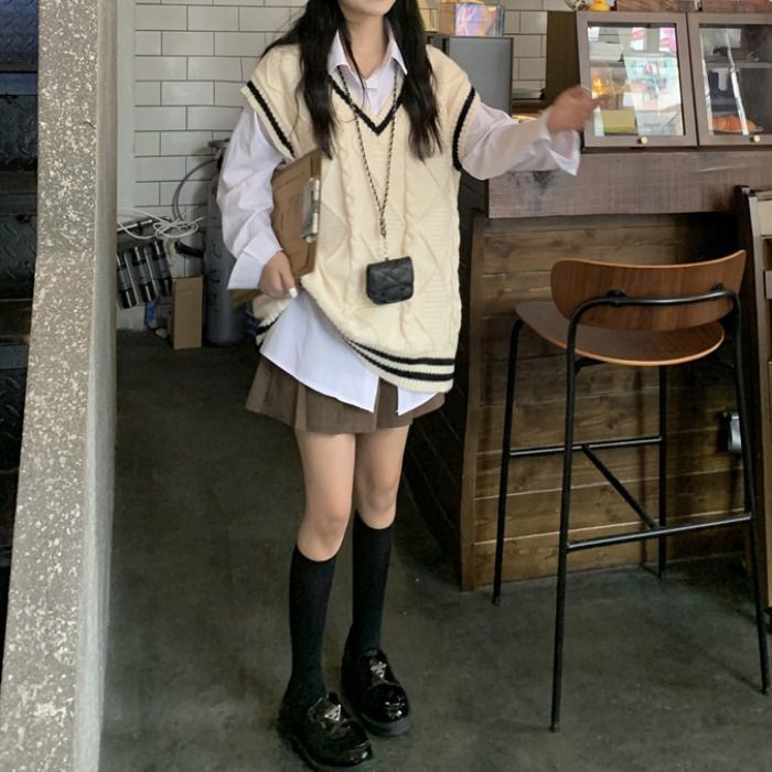 Set áo sơ mi tay dài cổ chữ V + áo khoác len không tay màu sắc tương phản phong cách Hàn Quốc 77