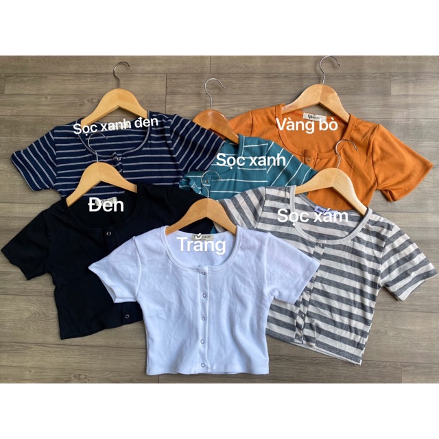 Áo Croptop Nút Bấm