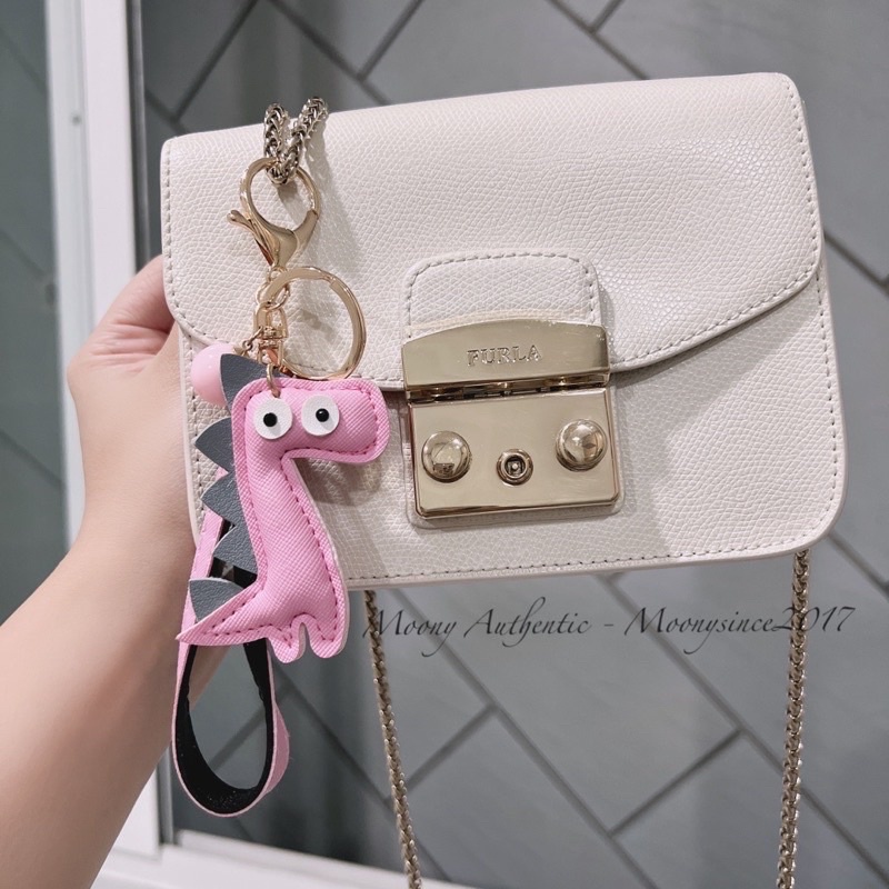 Móc khoá charm khủng long mắt to treo túi xách