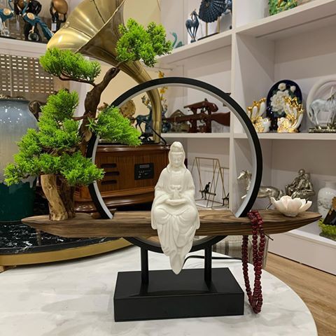 Tượng Phật Bà Quan Âm có vòng đèn LED sáng T12 | BigBuy360 - bigbuy360.vn