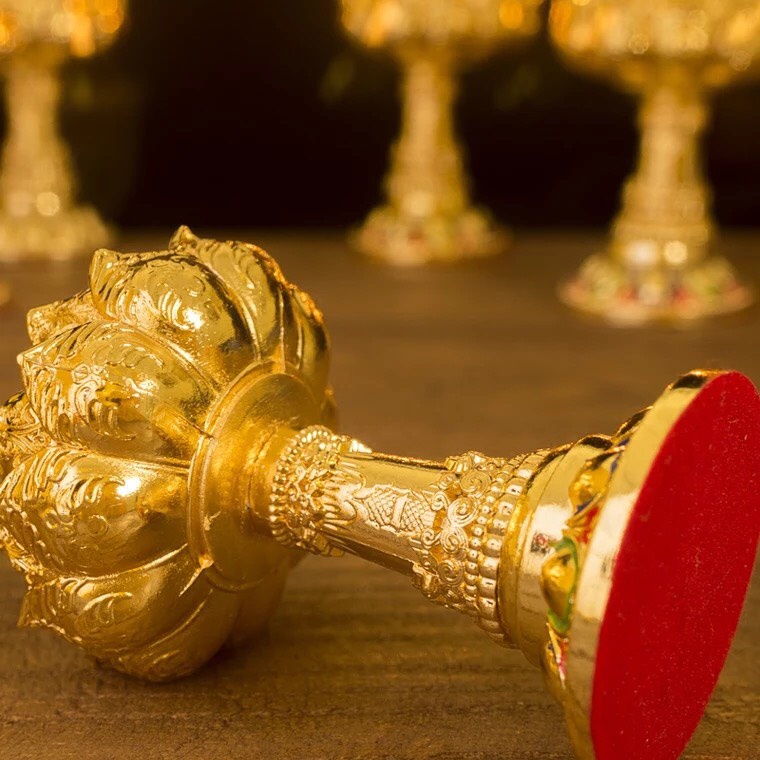 Đồ cúng Chân Đế sen trưng đèn cầy, nến- chất liệu đồng
