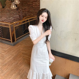đầm đuôi cá dáng dài cổ V dịu dàng