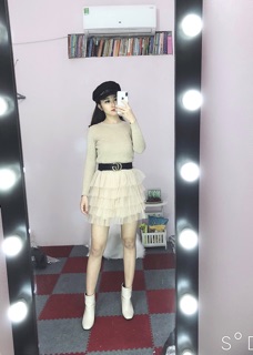 Váy ren tầng ngắn xoè
