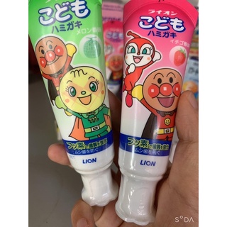 Kem đánh răng nuốt được Lion - Nhật