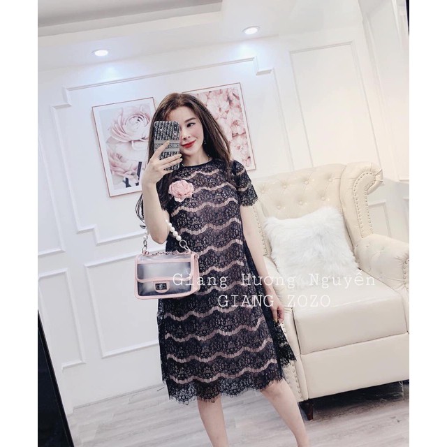 Đầm ren 2 lớp cài tag hoa phối nền siêu đẹp