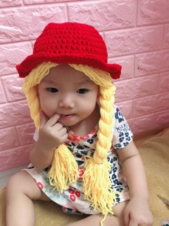 Nón bánh bèo tóc bím cho bé