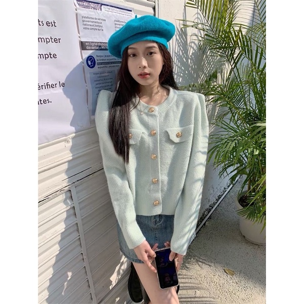 Áo len khuy mạ vàng