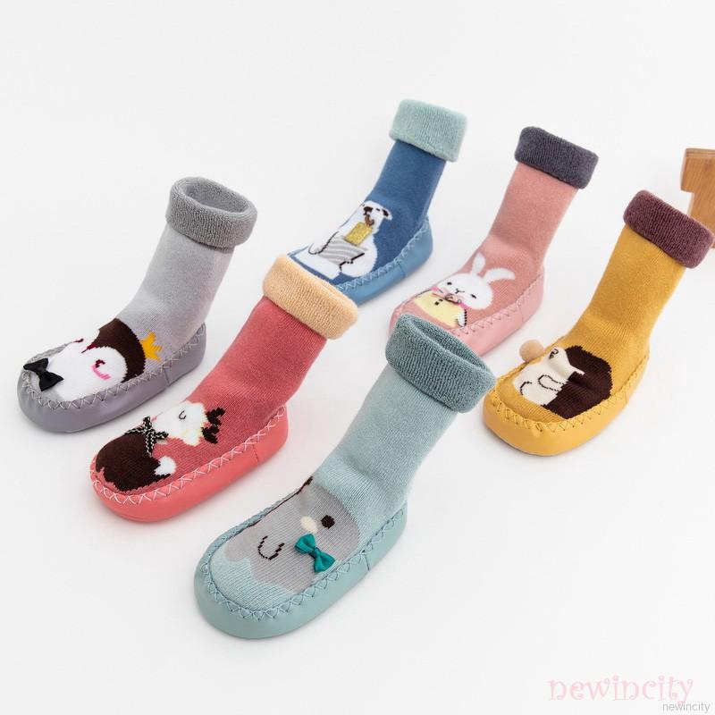 Vớ cotton giữ ấm chân chống trượt in họa tiết xinh xắn cho bé