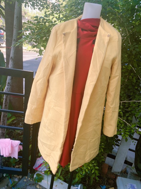 Áo khoát dạ ép dáng dài màu vàng nghệ