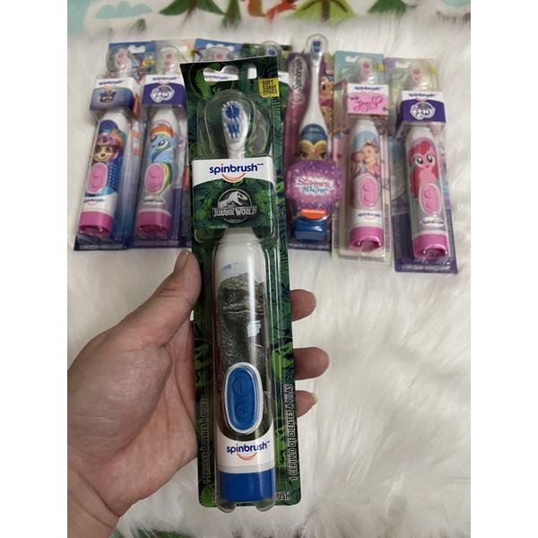 ⭐️⭐️BÀN CHẢI PIN CHO BÉ SPINBRUSH  💰💰💰giá: 220k   💎Bàn chải đánh răng loại bỏ mảng bám và mát xa nướu .