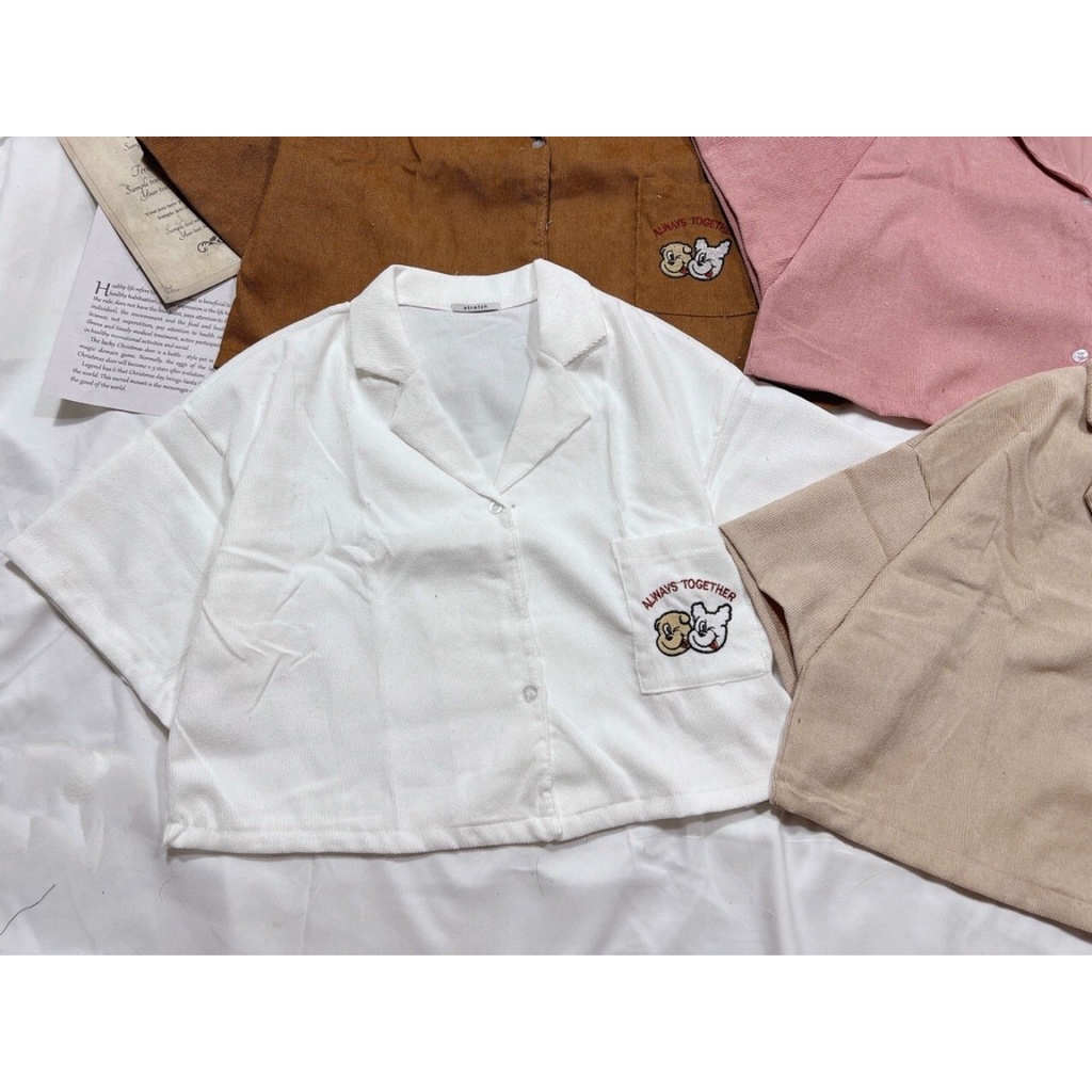 Áo Sơ Mi Nhung Nữ Kiểu CropTop Tay Ngắn Cổ Vest 1 Túi Thêu Gấu