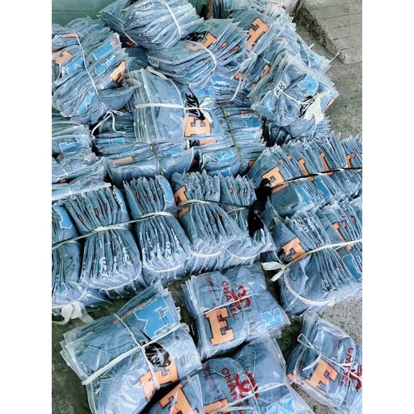 Áo sơ mi jean phối chữ nổi form rộng tay dài!Freesize ndưới 60kg