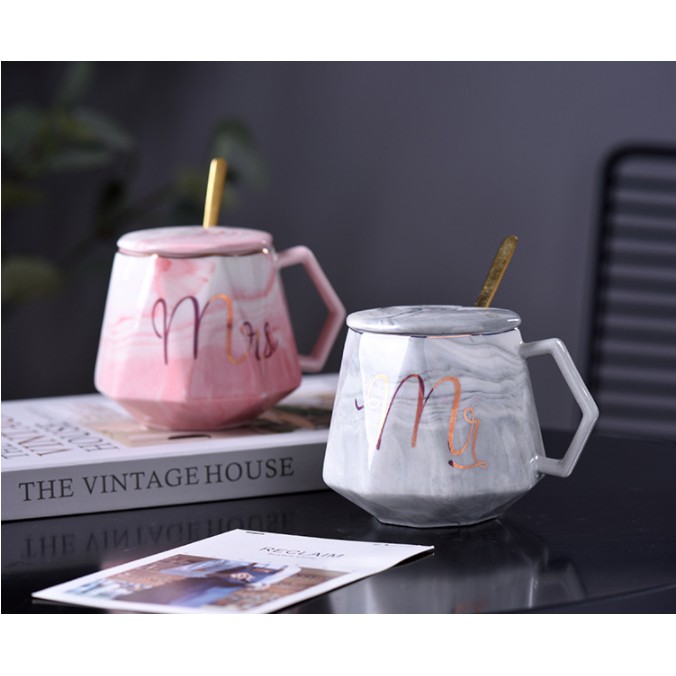 Ly cốc sứ quà tặng cao cấp Mr & Mrs 400ml có nắp và muỗng