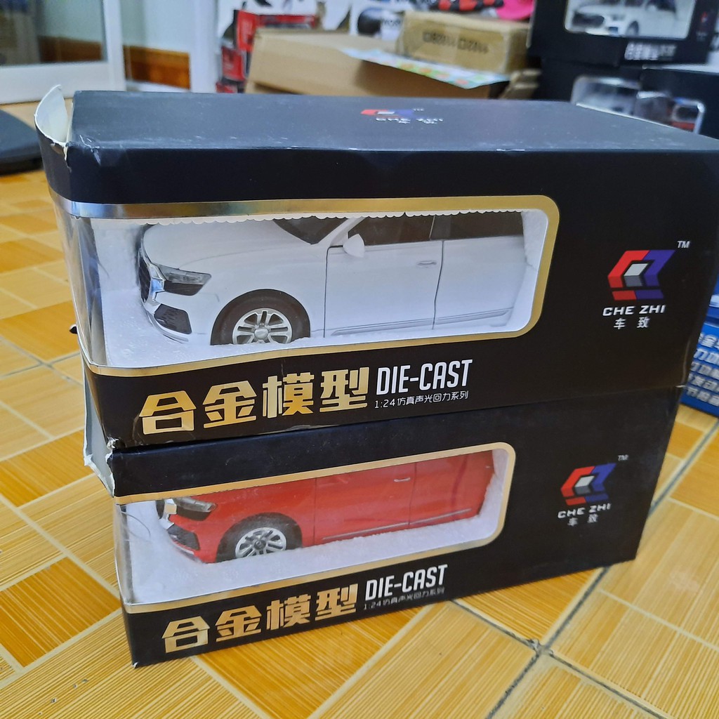 Đồ chơi xe mô hình ô tô Audi Q8 cỡ lớn 1:24 bằng kim loại có âm thanh và đèn