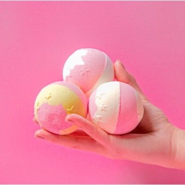 Soap And Glory ✨ Viên thả bồn tắm Fizz A Ball Bath Bomb