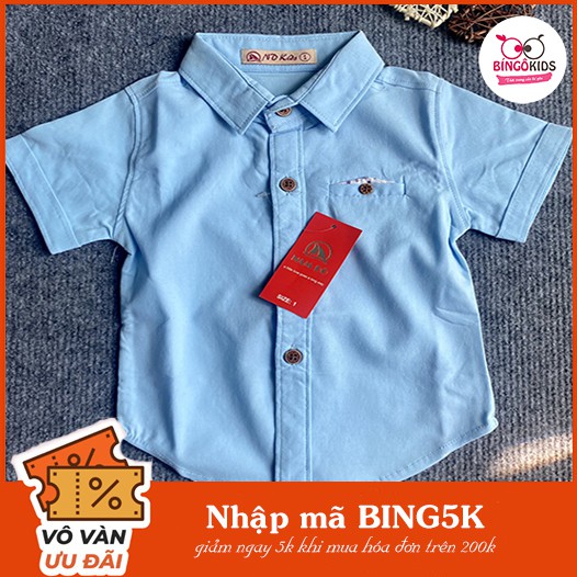 Áo sơ mi bé trai màu xanh da trời hiện tại và nam tính