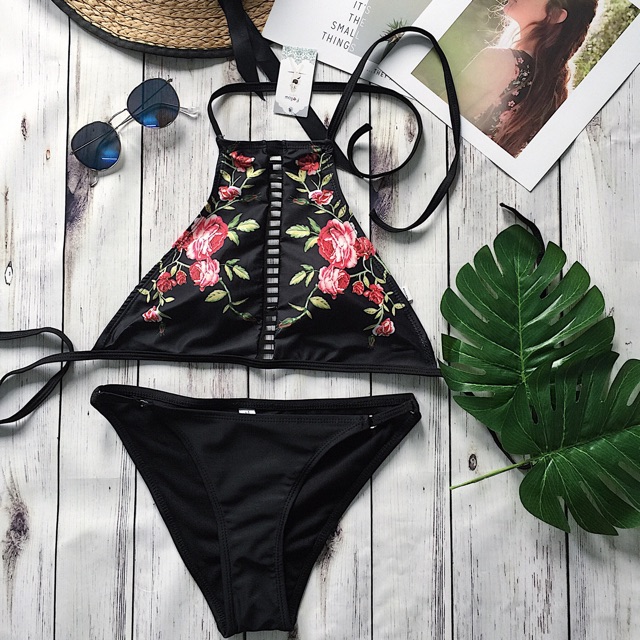 Bikini 2 mảnh áo cổ yếm hoạ tiết hoa đỏ cột dây sau lưng