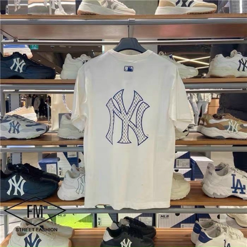 Áo Trắng MONOGRAM LOGO BACK TEE