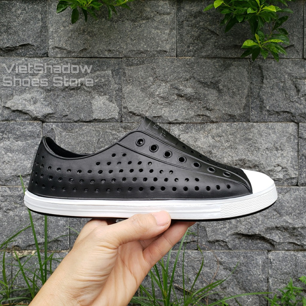 Giày nhựa siêu nhẹ nam nữ - Chất liệu nhựa xốp siêu nhẹ, không thấm nước - Màu đen viền trắng | BigBuy360 - bigbuy360.vn