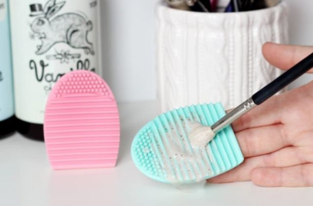 Dụng cụ rửa cọ Vacosi Pro Brush Cleanser ( Brushhegg )