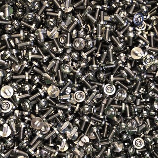 1 con ốc titan 6li15 dù to phôi trắng ( óc titan GR5 6ly15 dù to phôi trắng ) gắn nhiều vị trí thông dụng trên xe