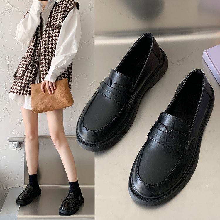 Hàn Quốc về lớp áo lót của phụ nữ... đôi giày leo lên gót chân...