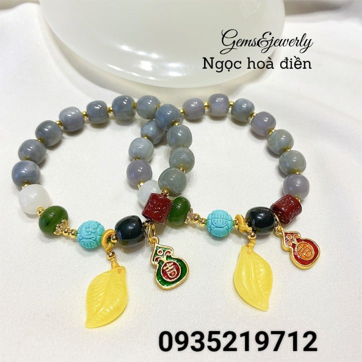 mẫu sale Vòng tay phối nhiều phụ kiện cao cấp khác nhau là biểu tượng của sự may mắn, bình an được nhiều người ưa chuộn