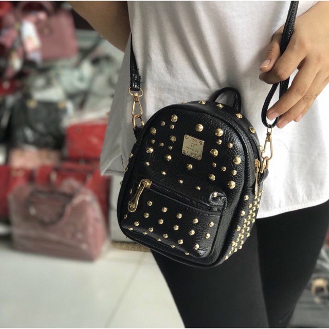 Balo đinh mini vừa đeo chéo vừa đeo balo cực xinh mĩ quần áo thì trên cả tuyệt vời khách yêu nhé.. chị em mau mau ibox e