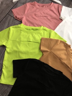 Áo croptop khoét ngực