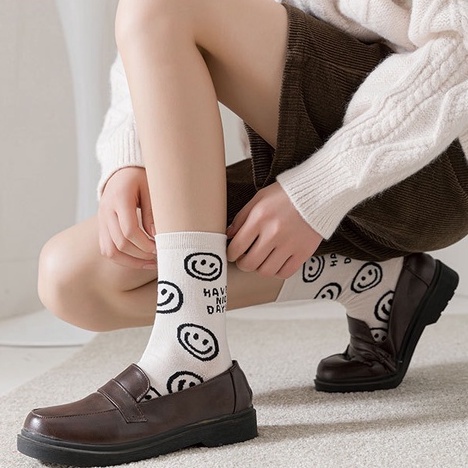 Vớ cotton Cổ Cao Vừa Màu Trắng/Đen Dễ Thương Phong Cách Hàn Quốc Thời Trang Cho Nam Và Nữ