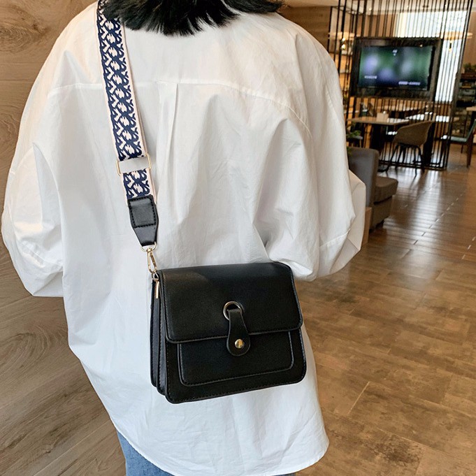 TÚI XÁCH NỮ ĐEO CHÉO AZAMI DA PU MỀM 2 NGĂN QUAI VẢI TO BẢN THỜI TRANG TD29