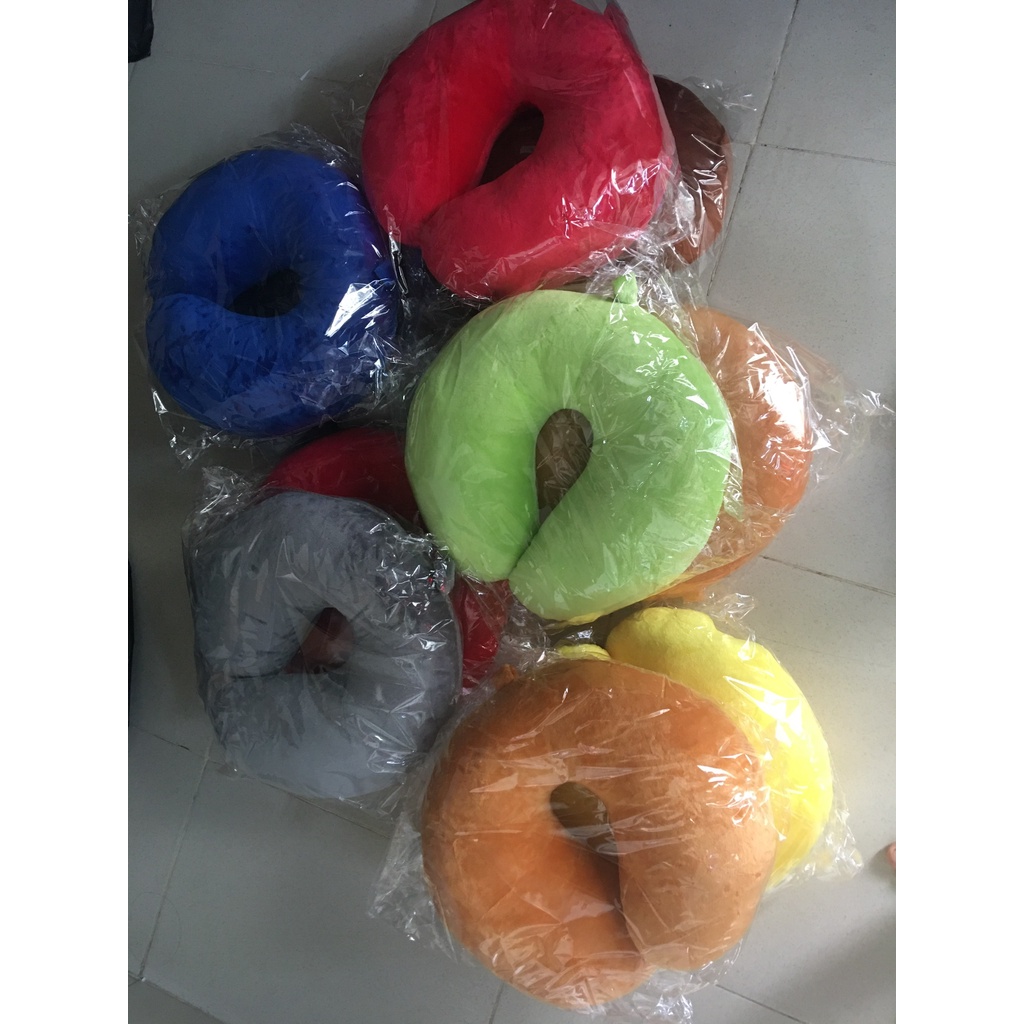 Gối kê cổ chữ U chất liệu bông êm ái ,nhỏ gọn màu sắc đa dạng ,kiểu dáng ngộ nghĩnh , phù hợp cho người lớn và trẻ em