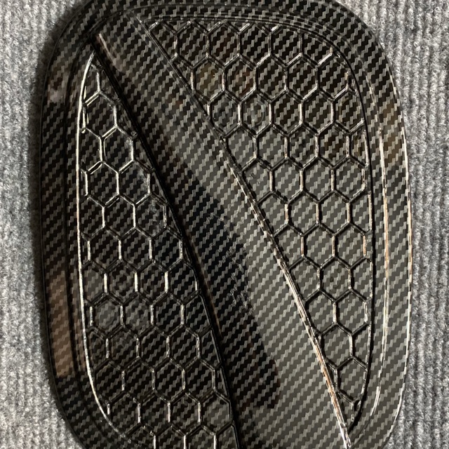 Ốp nắp bình xăng carbon xe Mazda CX8 vân cacbon cao cấp