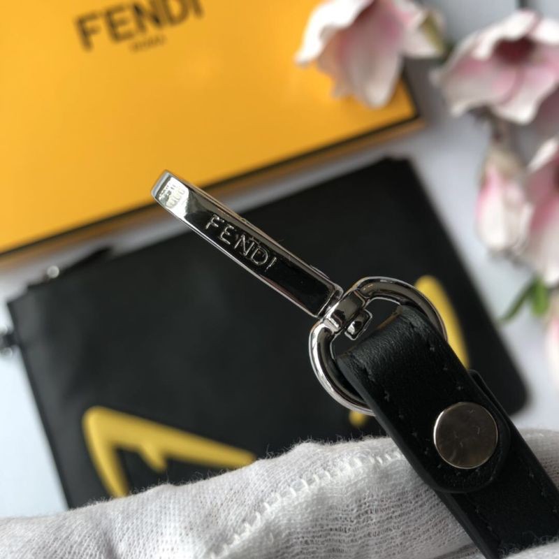 clutch cầm tay nam da thật dáng dài kéo khóa có quai cầm tay họa tiết hình đôi mắt màu vàng Fendi FD