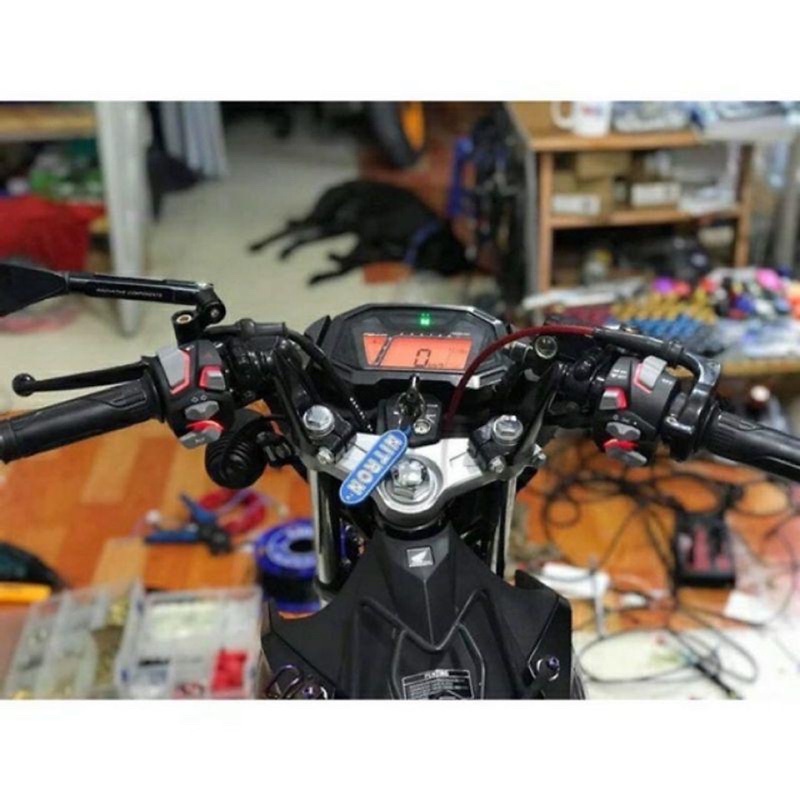 Cùm công tắc Light Master 7 Màu Nhúng Carbon