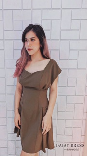 Váy kiểu cổ trái tim