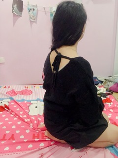 Áo len nữ hở vai