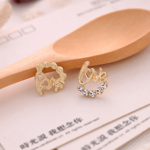 Bông tai chữ love đính đá nhân tạo