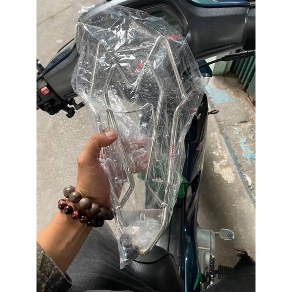 Baga giữa sonic 150r đen - bạc - xi titan
