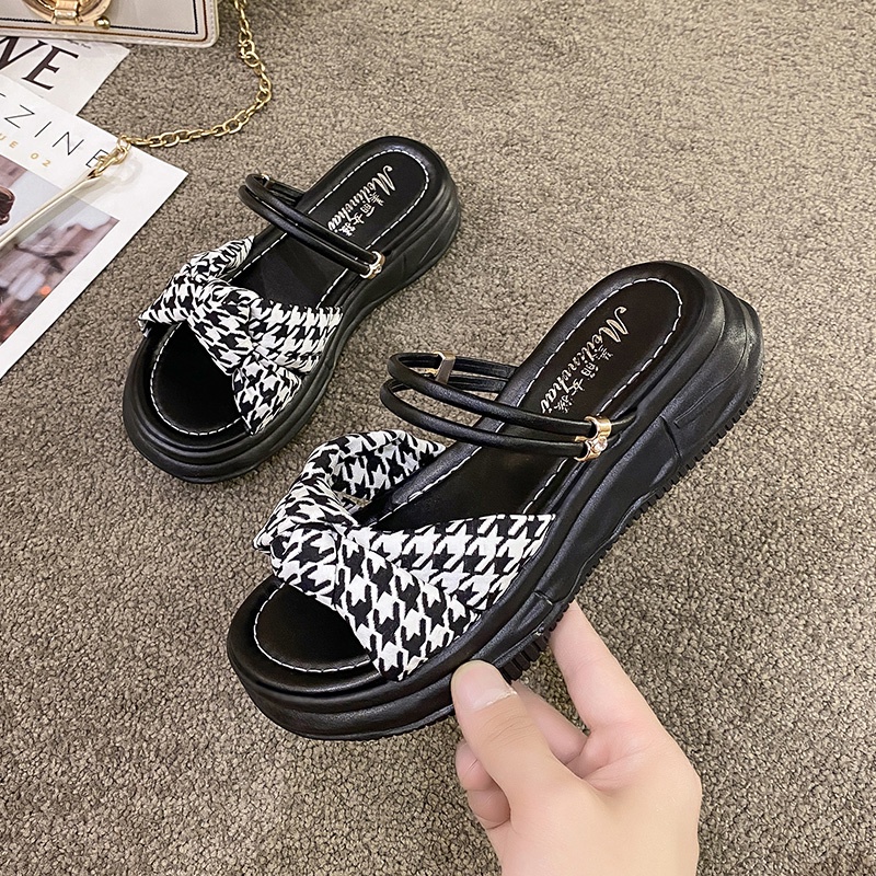 Xăng đan Đế Bằng Hai Cách Mang Thoải Mái Thời Trang Hàng Mới Dành Cho Bạn Nữ