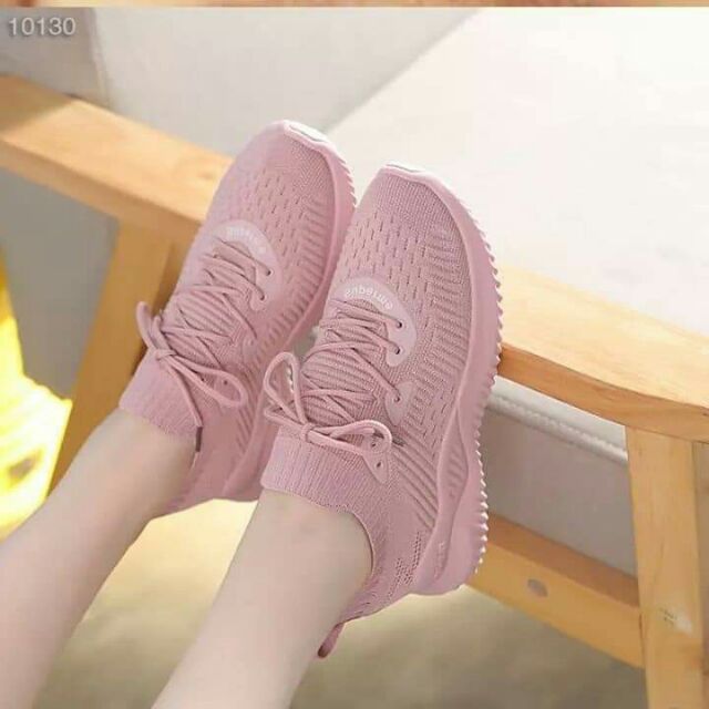 Giày thể thao nữ superme