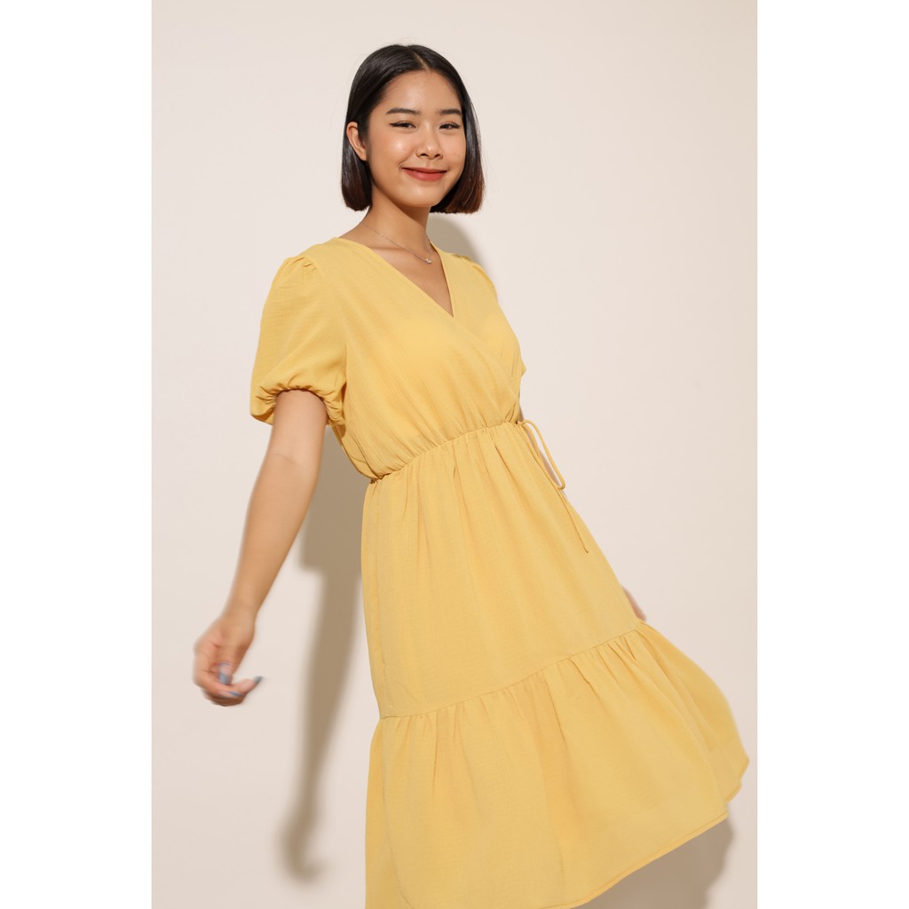 Đầm nữ dáng suông ngắn tay nhấn eo thời trang GAGO yellow tiered mini dress màu vàng GG3147
