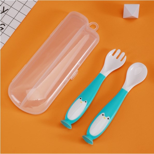 Bộ Thìa Dĩa Ăn Dặm Bẻ Cong 360 Độ Cho Bé Tập Xúc ( Có Hộp Đựng )