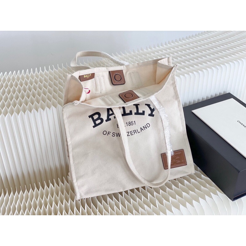 Túi vải tote cho nữ thời trang thương hiệu Bally cao cấp
