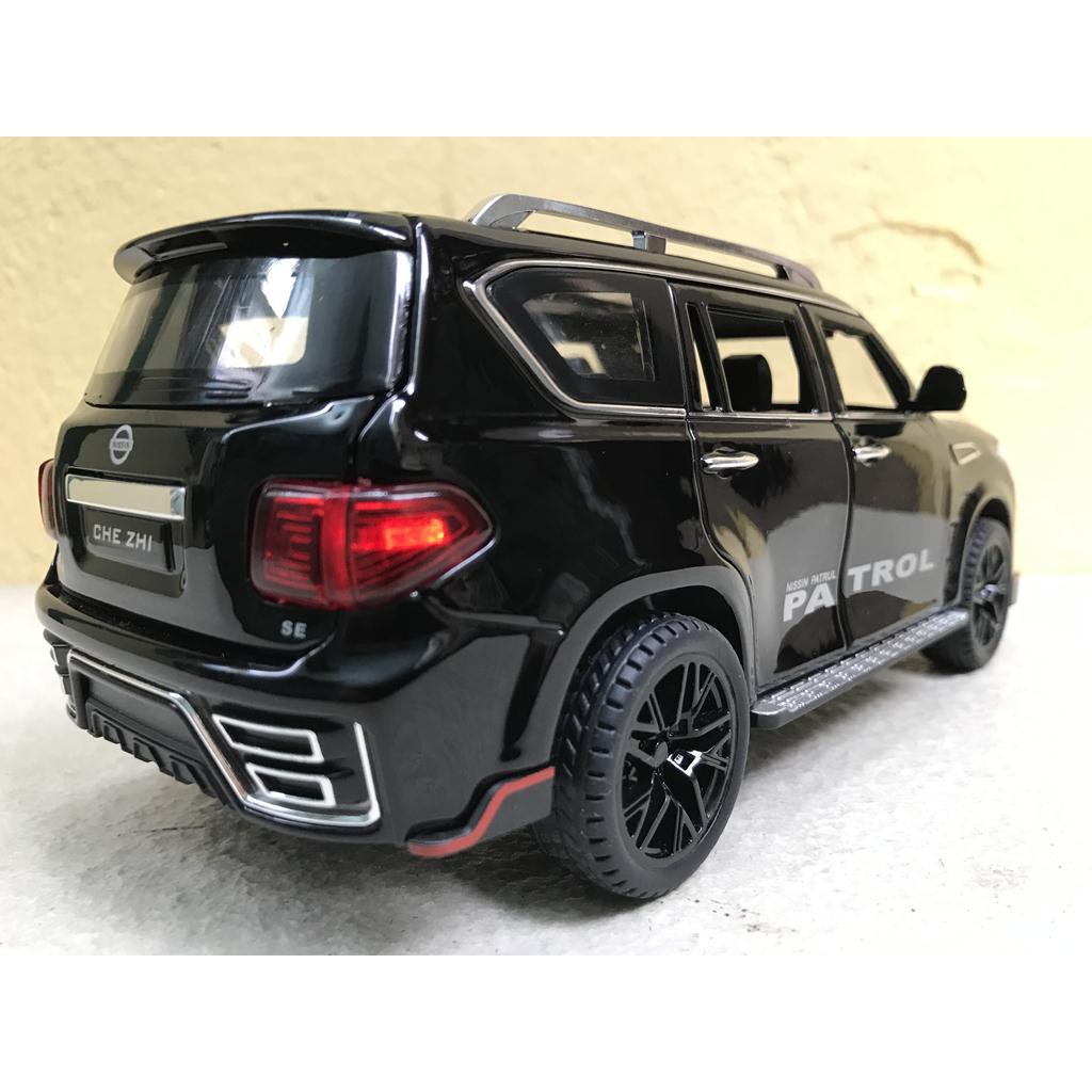 Mô hình xe Ô tô NISSAN PATROL 1:24