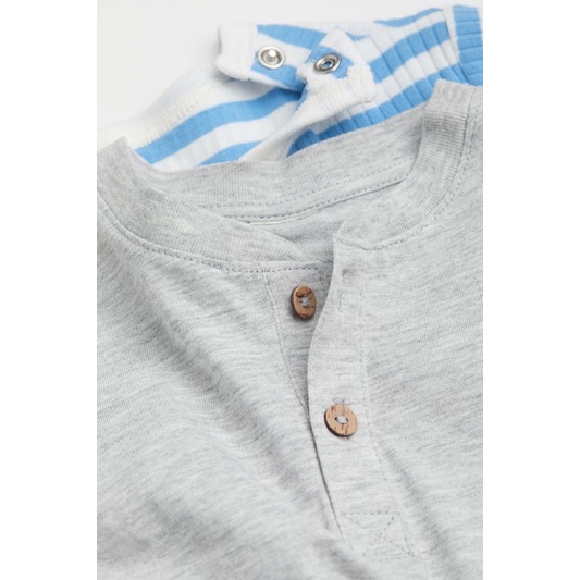 Set 2 áo dài tay cho bé HM auth