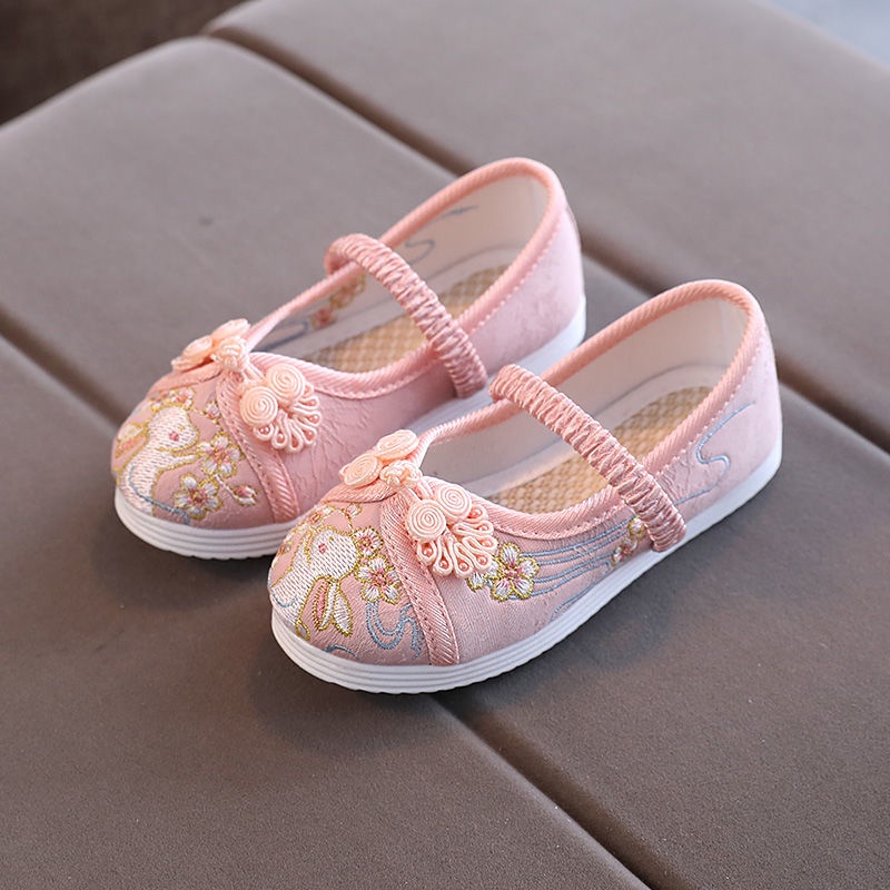 Giày Hán phục, giày thêu cho trẻ em gái, giày vải Bắc Kinh cũ, giày Phong Bảo Bảo Trung Quốc, biểu diễn cổ trang cho sinh viên.