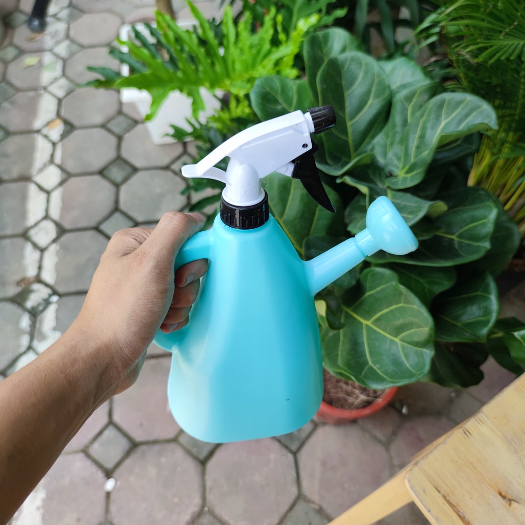 Bình tưới cây 2 công dụng đa năng vừa tưới bằng vòi vừa dùng xịt phun xương