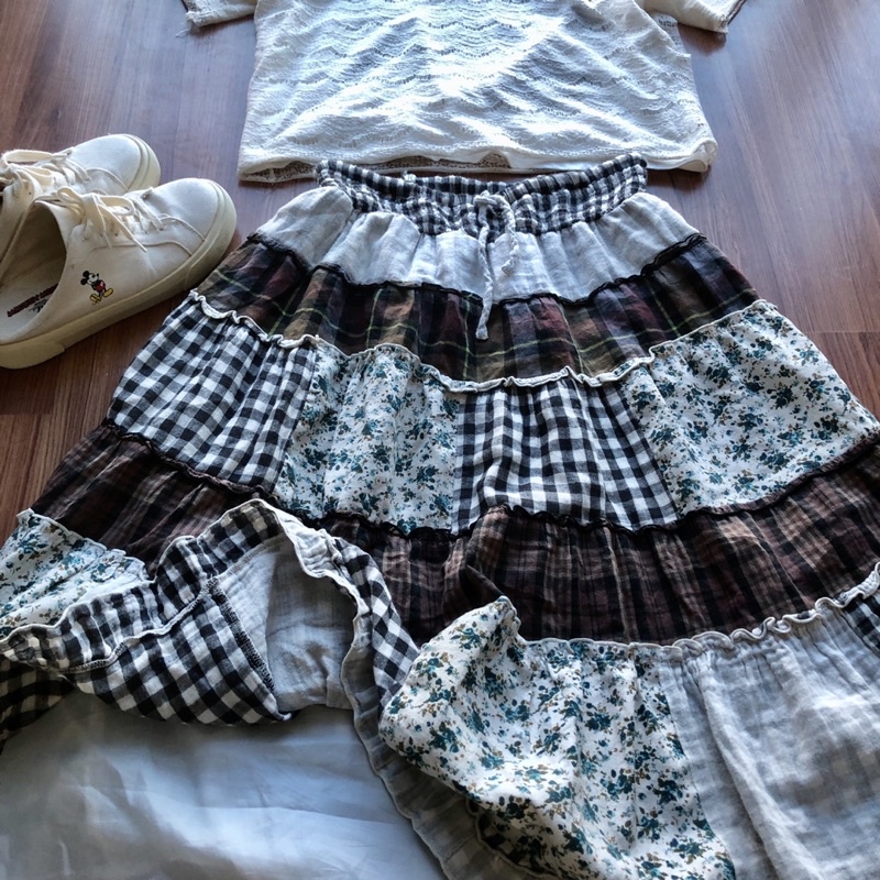 Set váy vải ghép và áo thun trắng hai lớp vintage 2hand